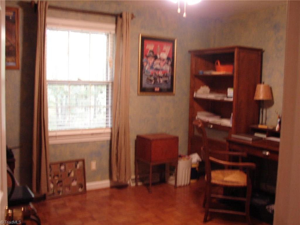 2111 Laura Lane High Point, NC 27262 - Photo 13 of 28 Gallery Image 13