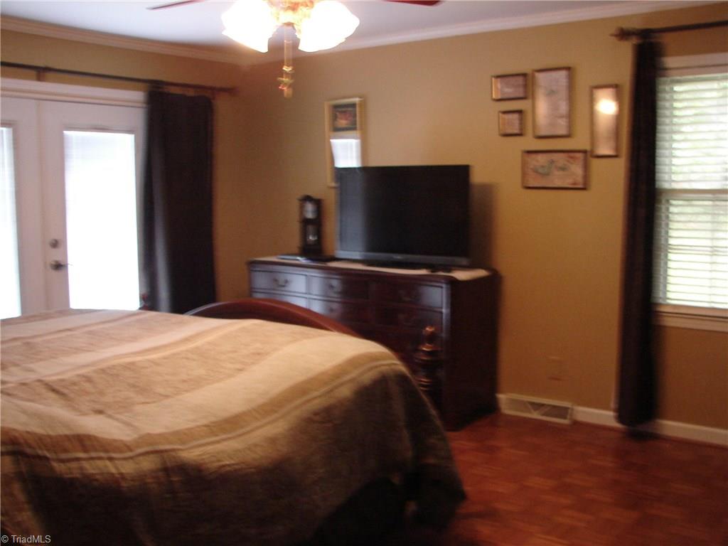 2111 Laura Lane High Point, NC 27262 - Photo 18 of 28 Gallery Image 18