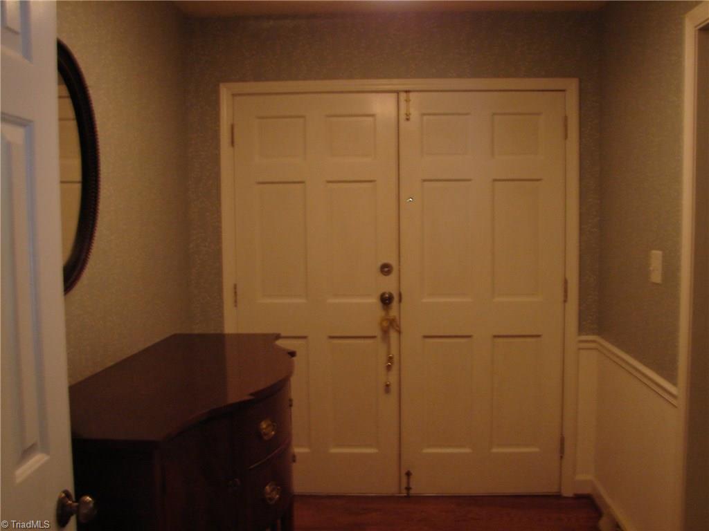 2111 Laura Lane High Point, NC 27262 - Photo 4 of 28 Gallery Image 4