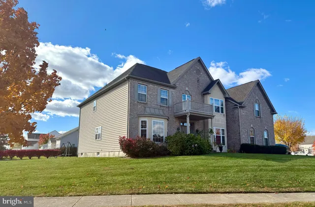 a view of a house with a outdoor space