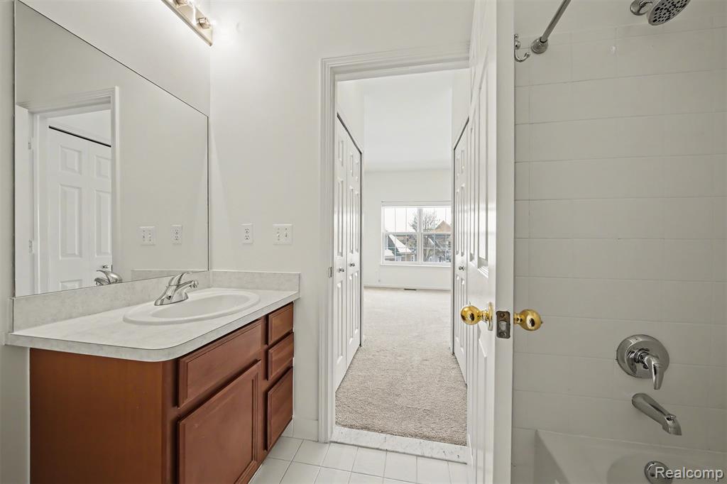 638 West Bluff Court, Unit 31 Rochester Hills, MI 48307 - Photo 34 of 49