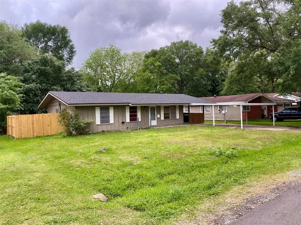 $1,995 | 260 Bradford Drive, Beaumont, TX 77707