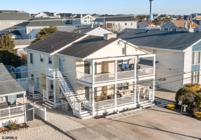 a picture of a building with a lot of windows