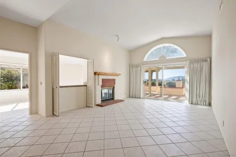 $1,100,000 | 18113 Calle Estepona, San Diego, CA 92128