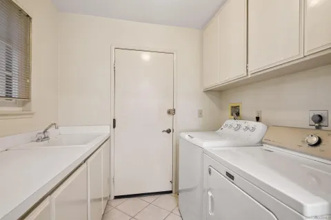 $1,100,000 | 18113 Calle Estepona, San Diego, CA 92128