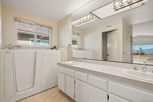 $1,100,000 | 18113 Calle Estepona, San Diego, CA 92128