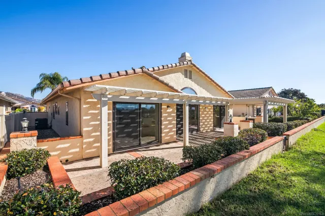 $1,100,000 | 18113 Calle Estepona, San Diego, CA 92128