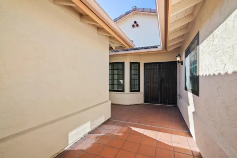 $1,100,000 | 18113 Calle Estepona, San Diego, CA 92128
