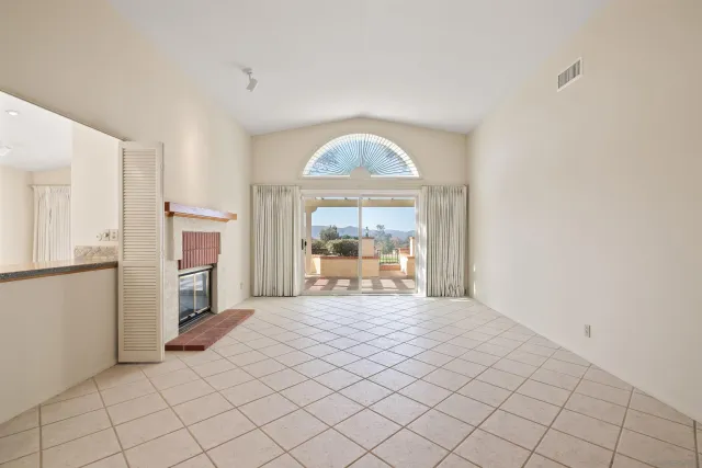 $1,100,000 | 18113 Calle Estepona, San Diego, CA 92128