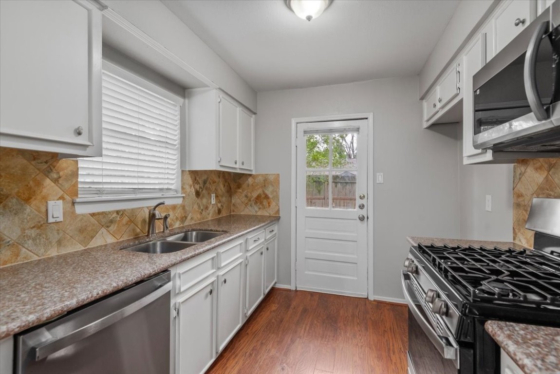 29414 Sedgefield Street Spring, TX 77386 - Photo 11 of 25 Lots of natural light coming from the kitchen window and back door