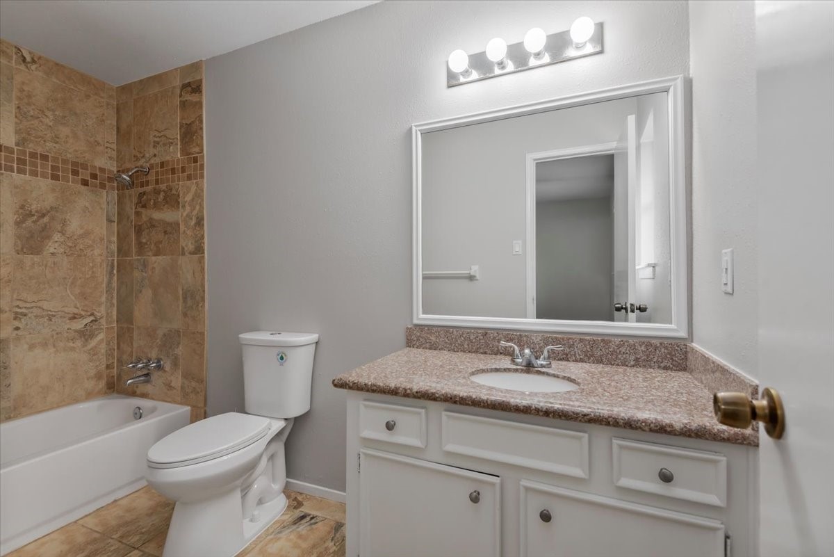 29414 Sedgefield Street Spring, TX 77386 - Photo 16 of 25 Primary bathroom