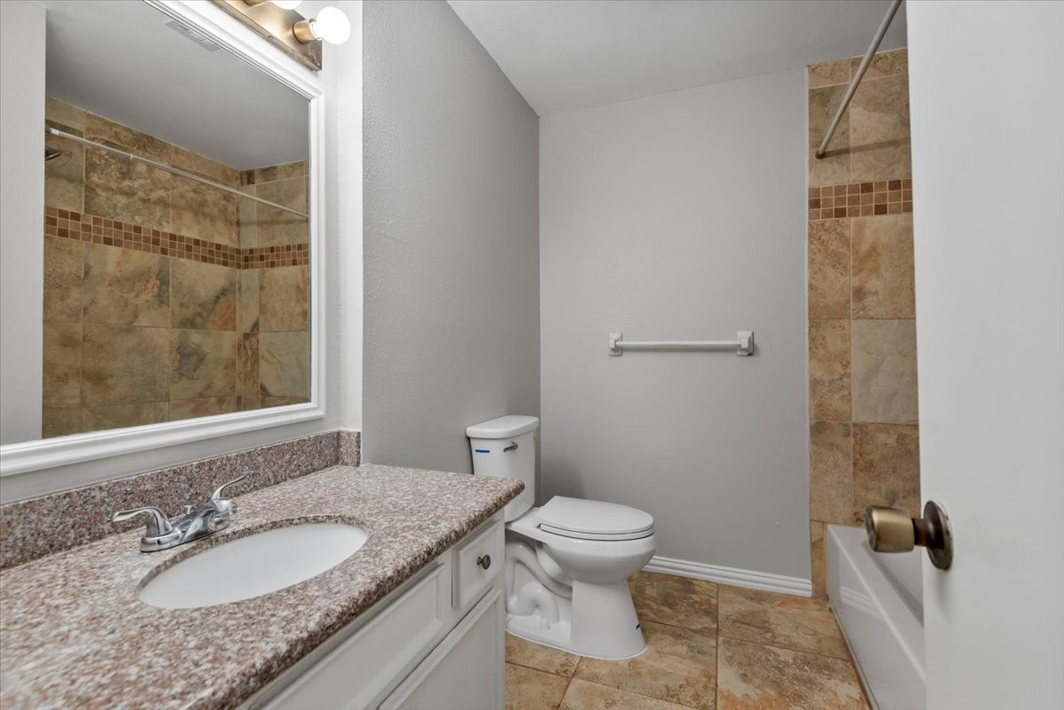 29414 Sedgefield Street Spring, TX 77386 - Photo 19 of 25 Secondary bathroom