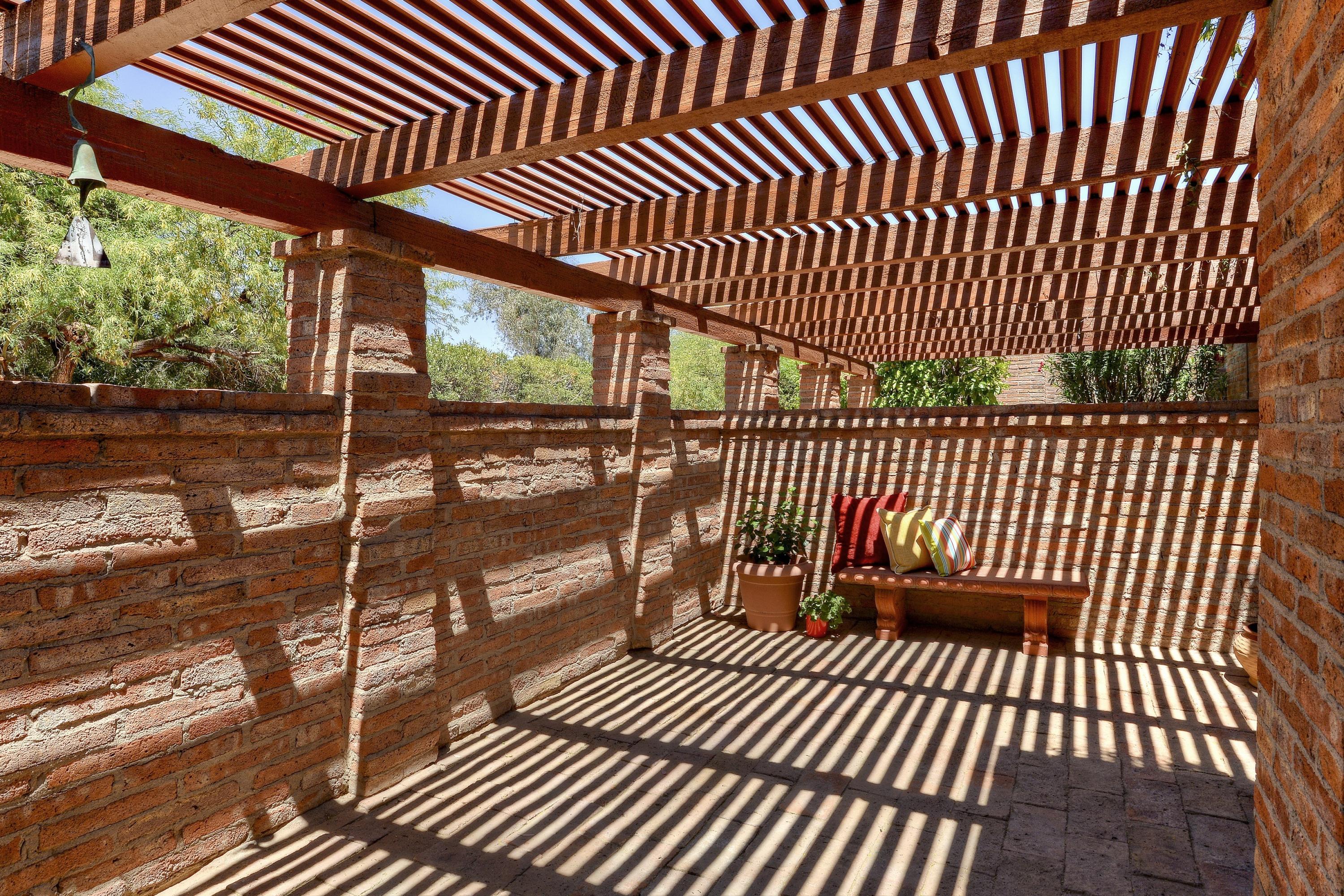 6342 East Maverick Road Paradise Valley, AZ 85253 - Photo 11 of 48 011_Dining Room Patio