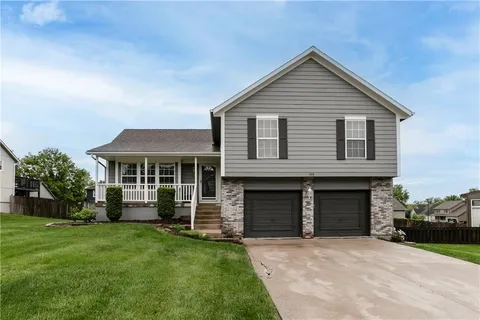 $365,000 | 1519 Bridlewood Lane, Raymore, MO 64083