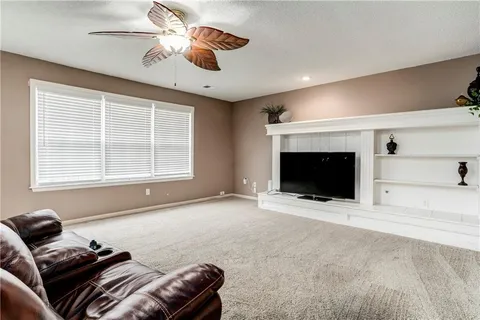 $365,000 | 1519 Bridlewood Lane, Raymore, MO 64083