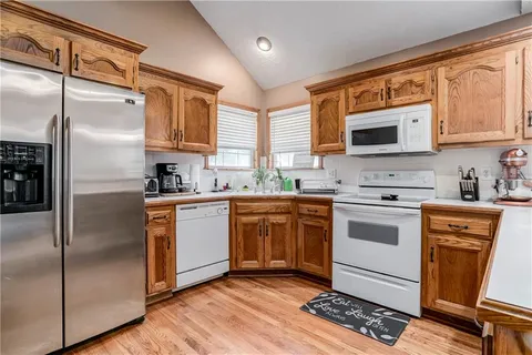 $365,000 | 1519 Bridlewood Lane, Raymore, MO 64083