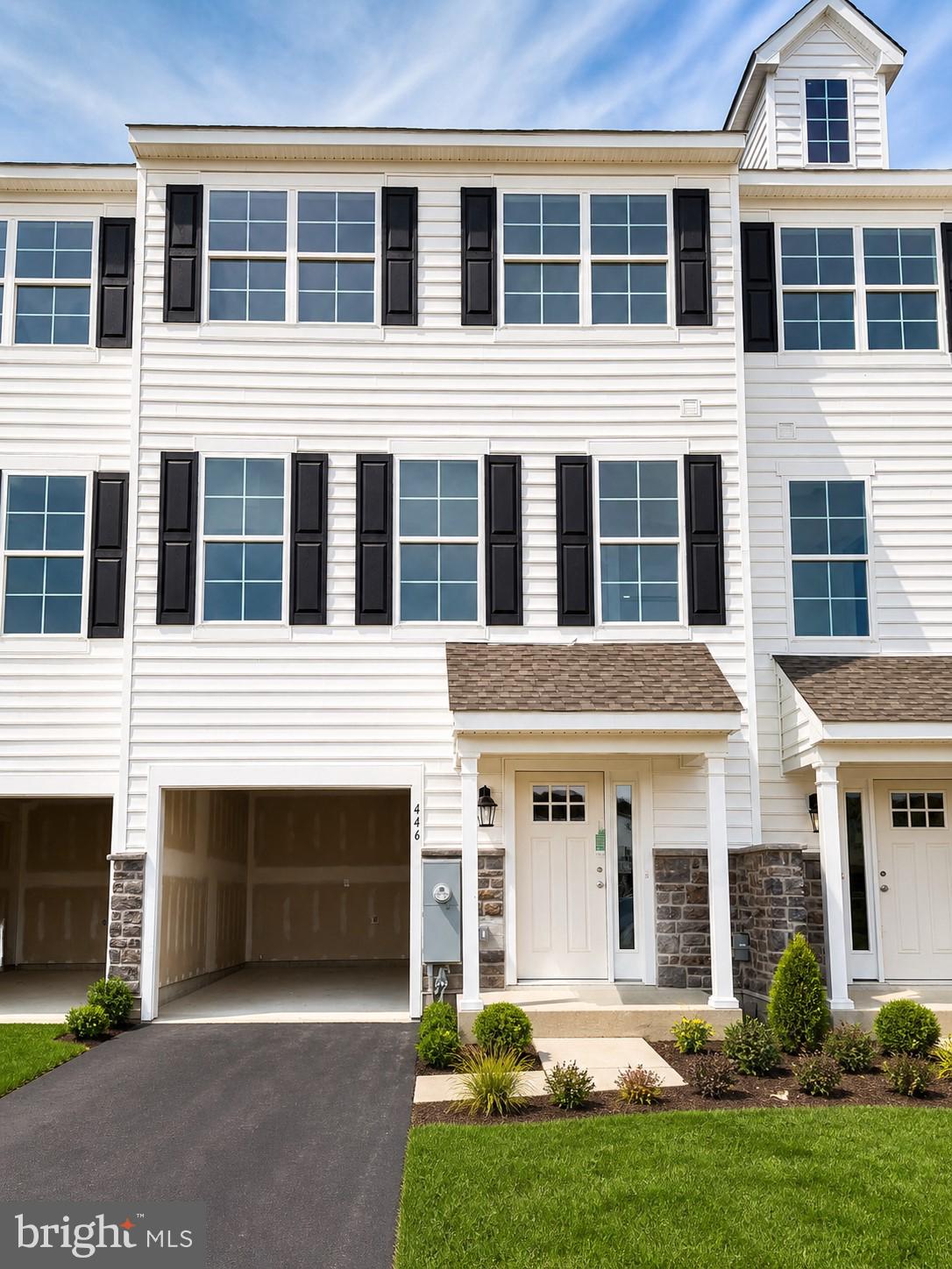 *Photos of comparable homes. To be built - 2026