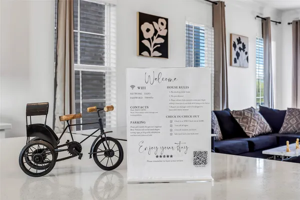 a view of livingroom with furniture