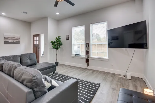 $2,100 | 9305 Tower Street, Houston, TX 77088