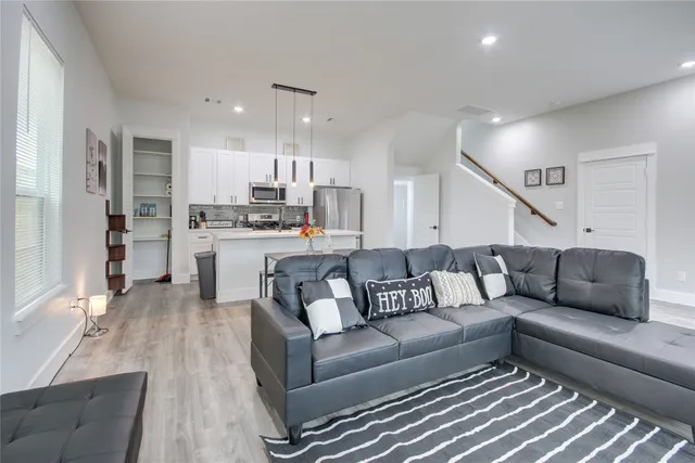 $2,100 | 9305 Tower Street, Houston, TX 77088