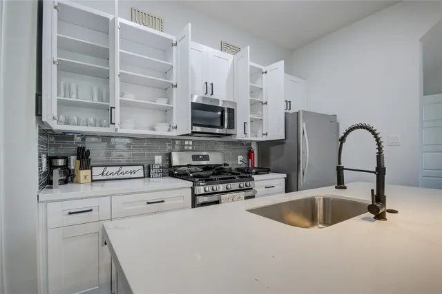 $2,100 | 9305 Tower Street, Houston, TX 77088