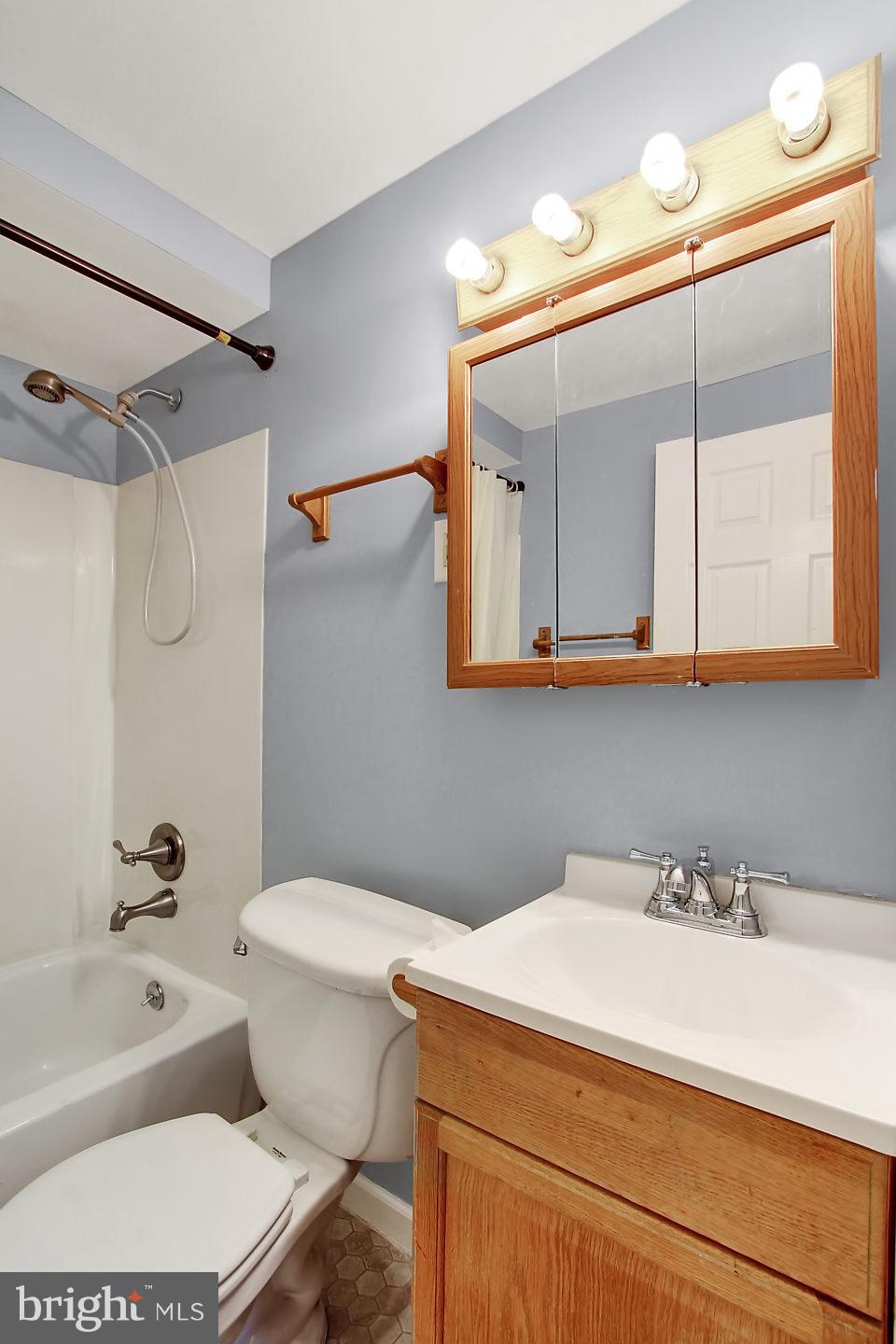 1723 Langley Road Baltimore, MD 21221 - Photo 14 of 27 Bath