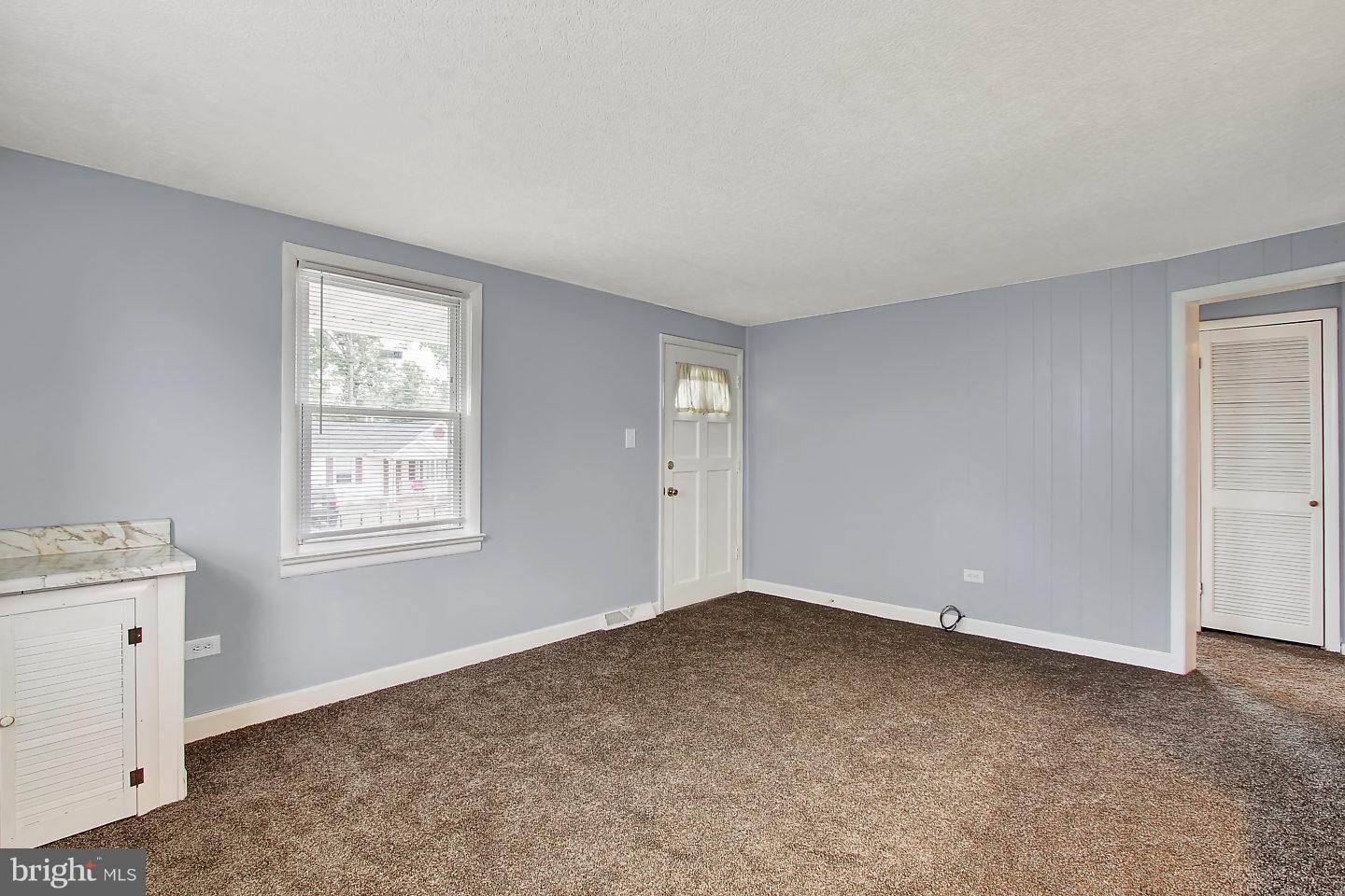 1723 Langley Road Baltimore, MD 21221 - Photo 8 of 27 Living Room