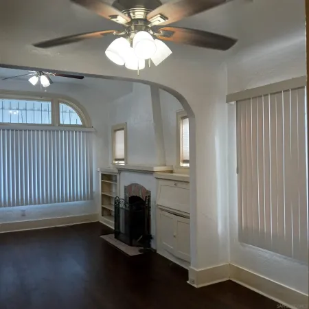 a view of livingroom with furniture
