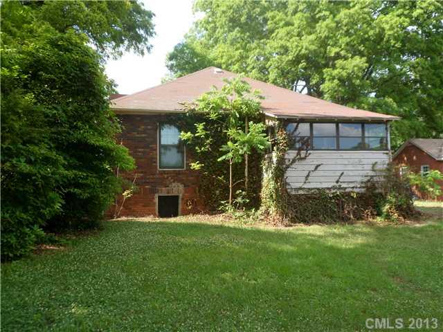 5913 Tuckaseegee Road Charlotte, NC 28208 - Photo 2 of 15
