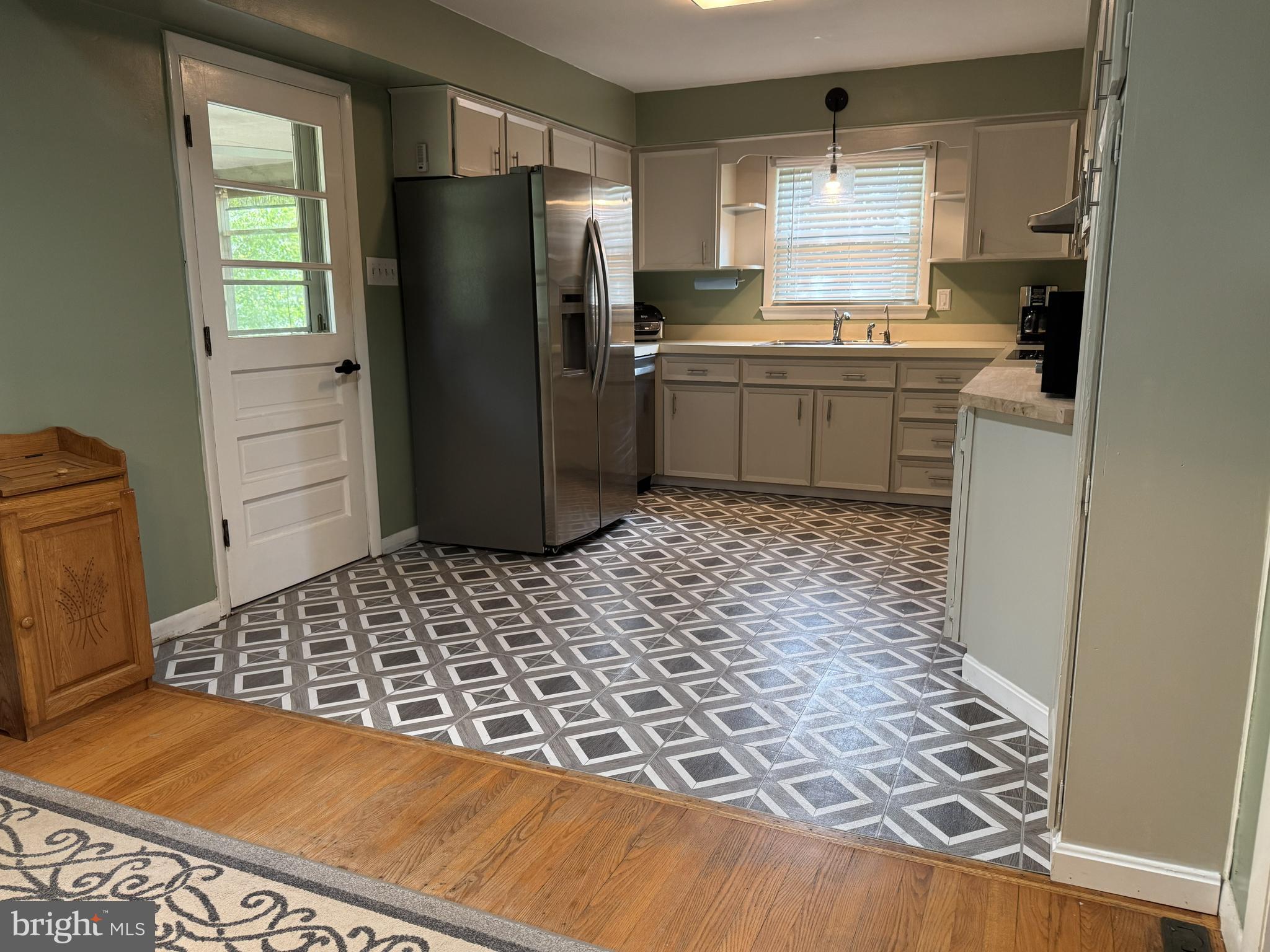 328 Jamestown Road Front Royal, VA 22630 - Photo 16 of 45 Large kitchen