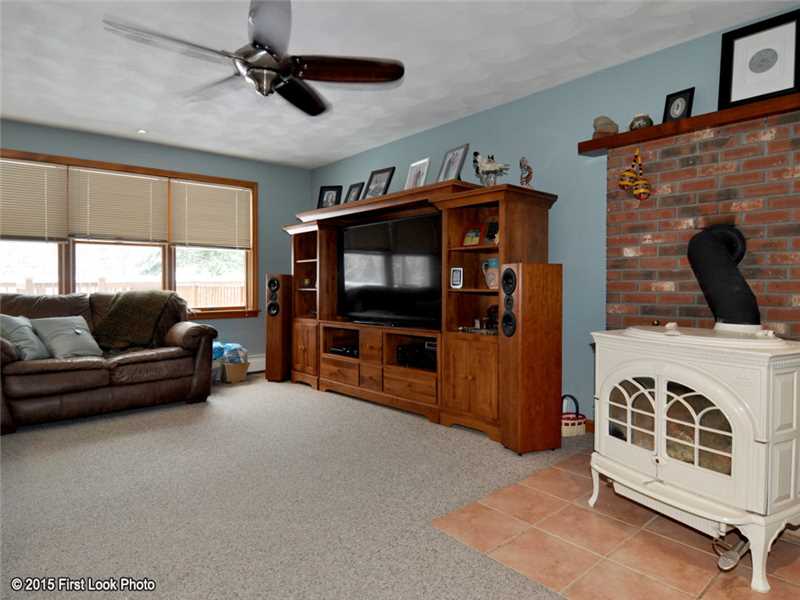 38 Briarwood Hill Road Exeter, RI 02822 - Photo 5 of 25 Living Room.