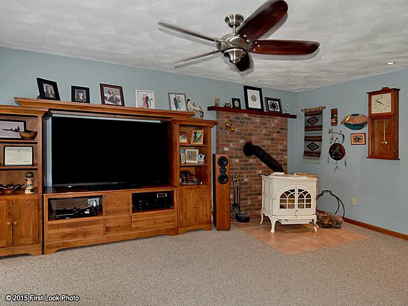 38 Briarwood Hill Road Exeter, RI 02822 - Photo 7 of 25 Living Room.