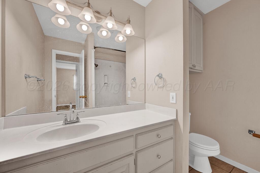 4717 South Rusk Street Amarillo, TX 79110 - Photo 21 of 30 Main Bathroom