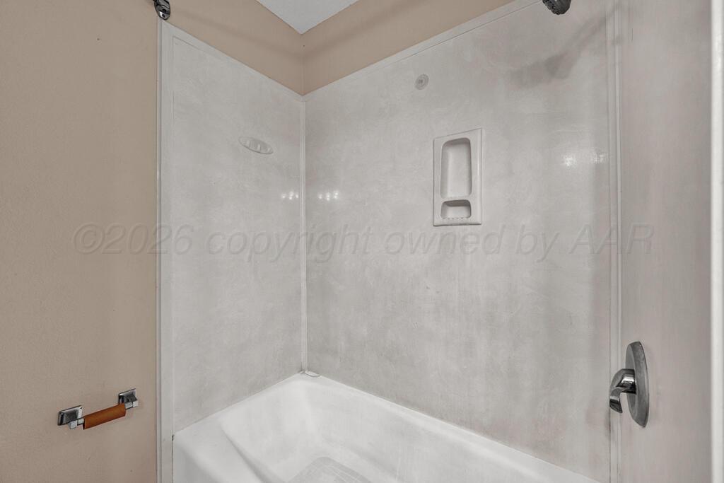 4717 South Rusk Street Amarillo, TX 79110 - Photo 22 of 30 Main Bathroom