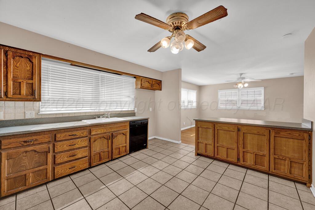 4717 South Rusk Street Amarillo, TX 79110 - Photo 5 of 30 Kitchen/Living