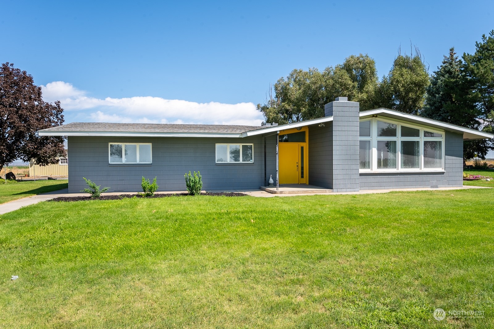 10050 Ne Road Moses Lake, WA 98837 - Photo 1 of 40 Gallery Image 1