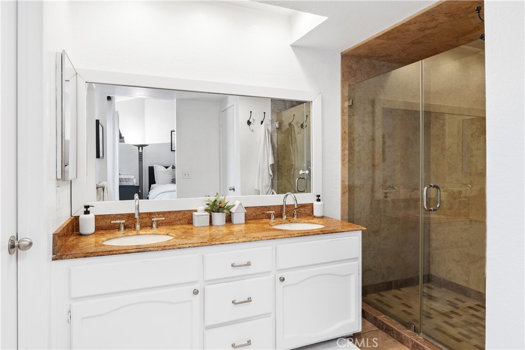 924 Hyde Court Costa Mesa, CA 92626 - Photo 15 of 25 En Suite