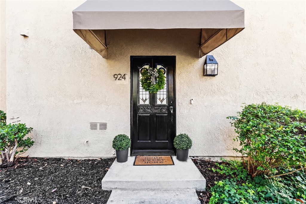 924 Hyde Court Costa Mesa, CA 92626 - Photo 2 of 25 Awning has been digitally modified. to see original click on virtual walk through.