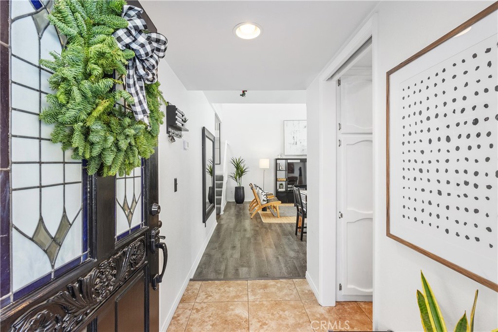 924 Hyde Court Costa Mesa, CA 92626 - Photo 3 of 25