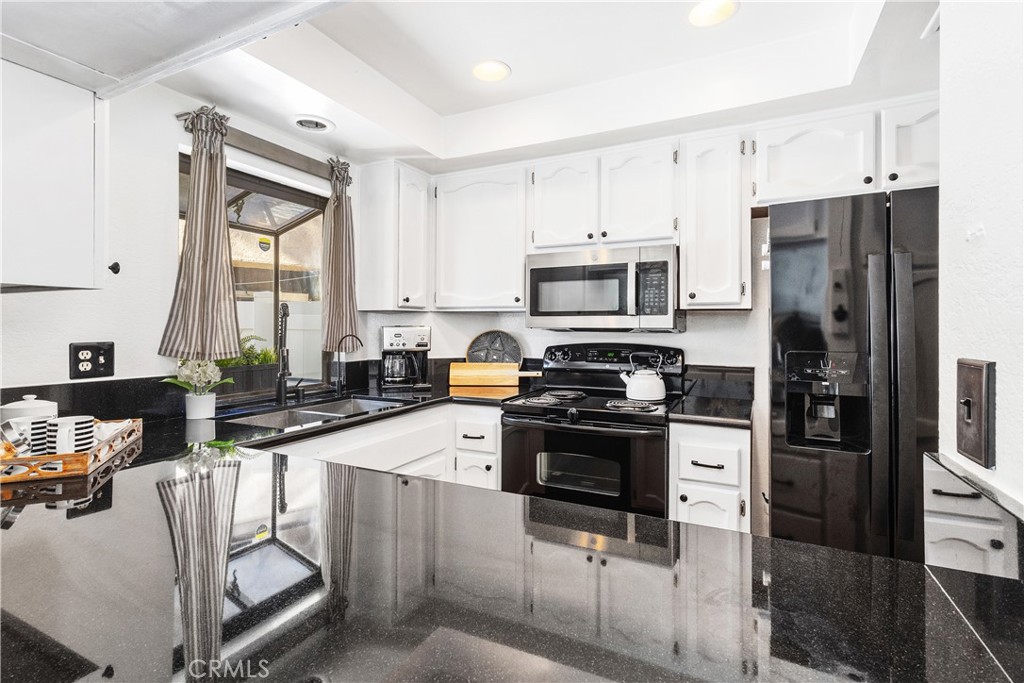 924 Hyde Court Costa Mesa, CA 92626 - Photo 7 of 25