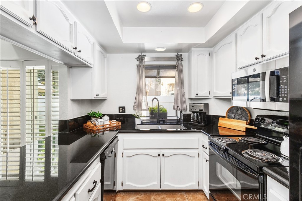 924 Hyde Court Costa Mesa, CA 92626 - Photo 8 of 25