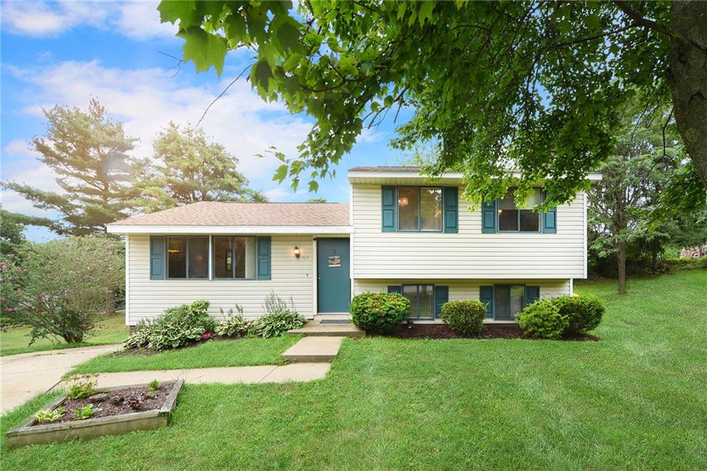 117 Summit Ridge Drive Bridgeville, PA 15017 - Photo 2 of 25 Gallery Image 2