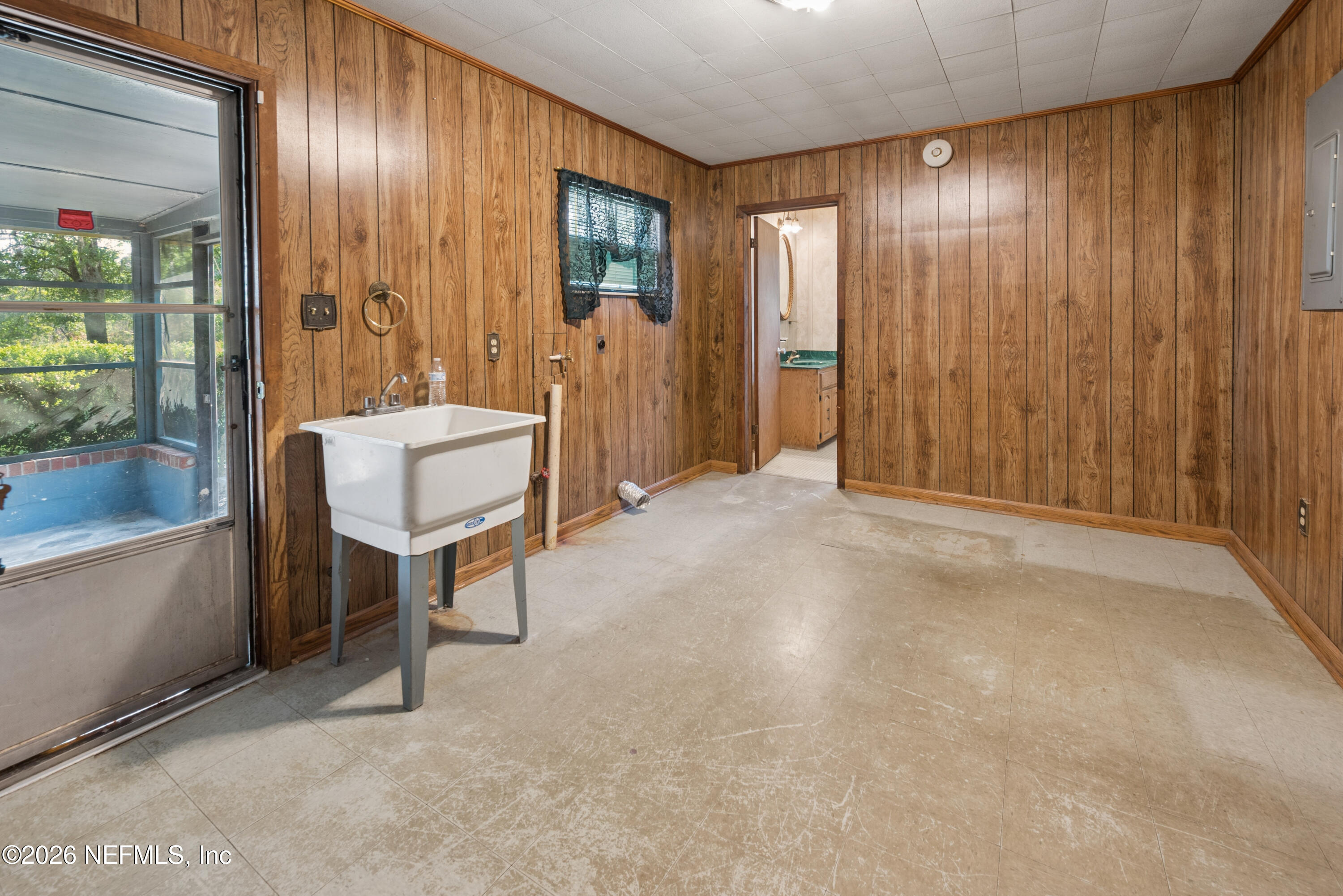 12781 Highway 100 Lake Butler, FL 32054 - Photo 70 of 100 a view of an empty room with a birdcage and a window