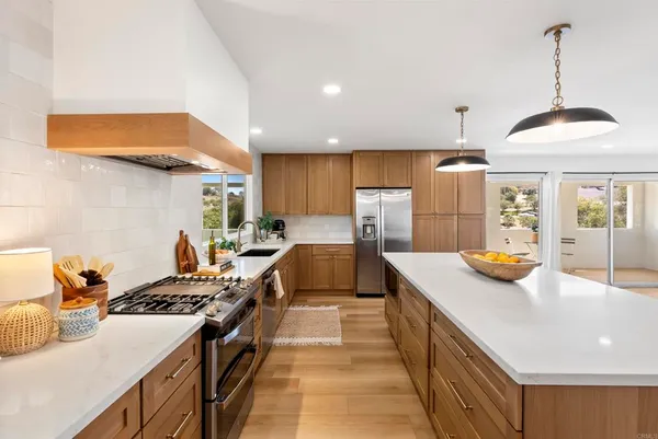 $1,249,999 | 1140 Evergreen Lane, Vista, CA 92084