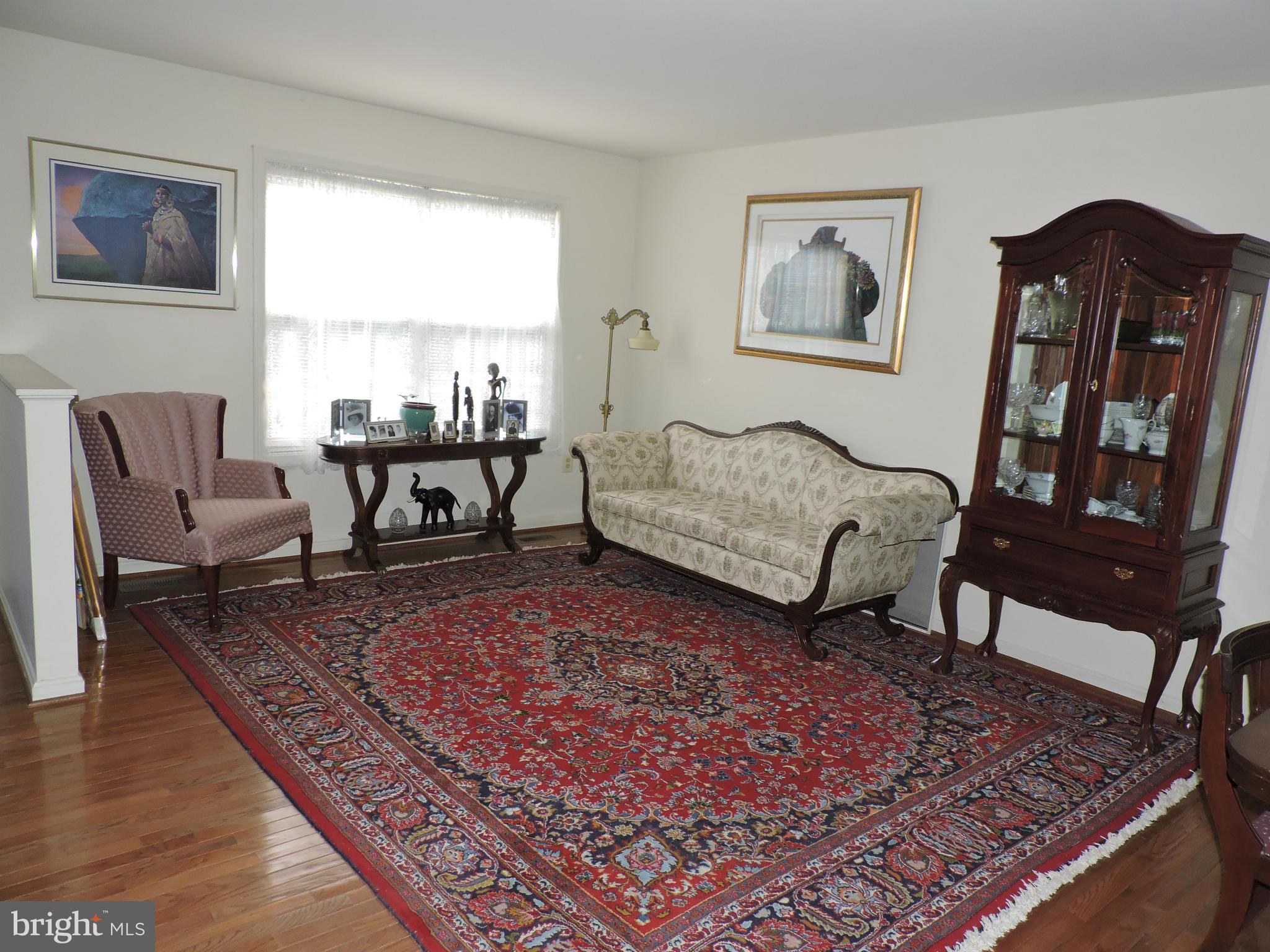41 Morton Ridge Warrenton, VA 20186 - Photo 2 of 14 a living room with furniture and a rug