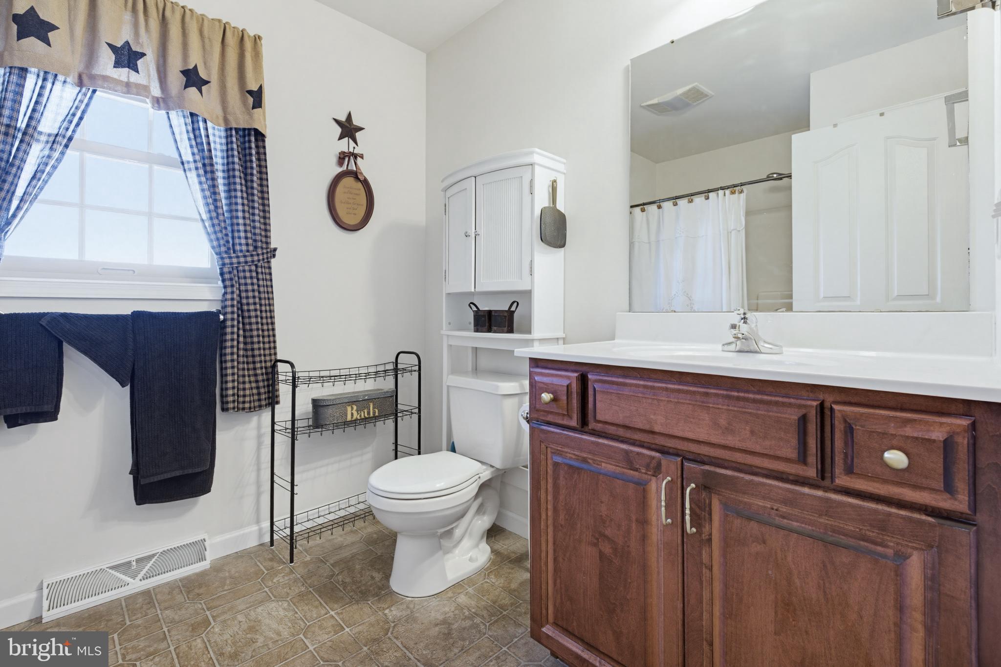 730 Heather Ridge Manheim, PA 17545 - Photo 9 of 20 Primary Full Bathroom