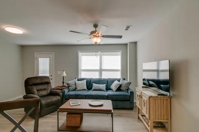 $2,100 | 1960 Batts Lane, Unit J, Clarksville, TN 37042