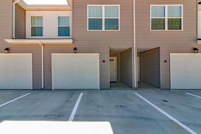 $2,100 | 1960 Batts Lane, Unit J, Clarksville, TN 37042