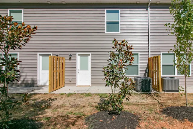 $2,100 | 1960 Batts Lane, Unit J, Clarksville, TN 37042