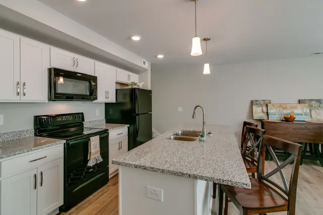 $2,100 | 1960 Batts Lane, Unit J, Clarksville, TN 37042